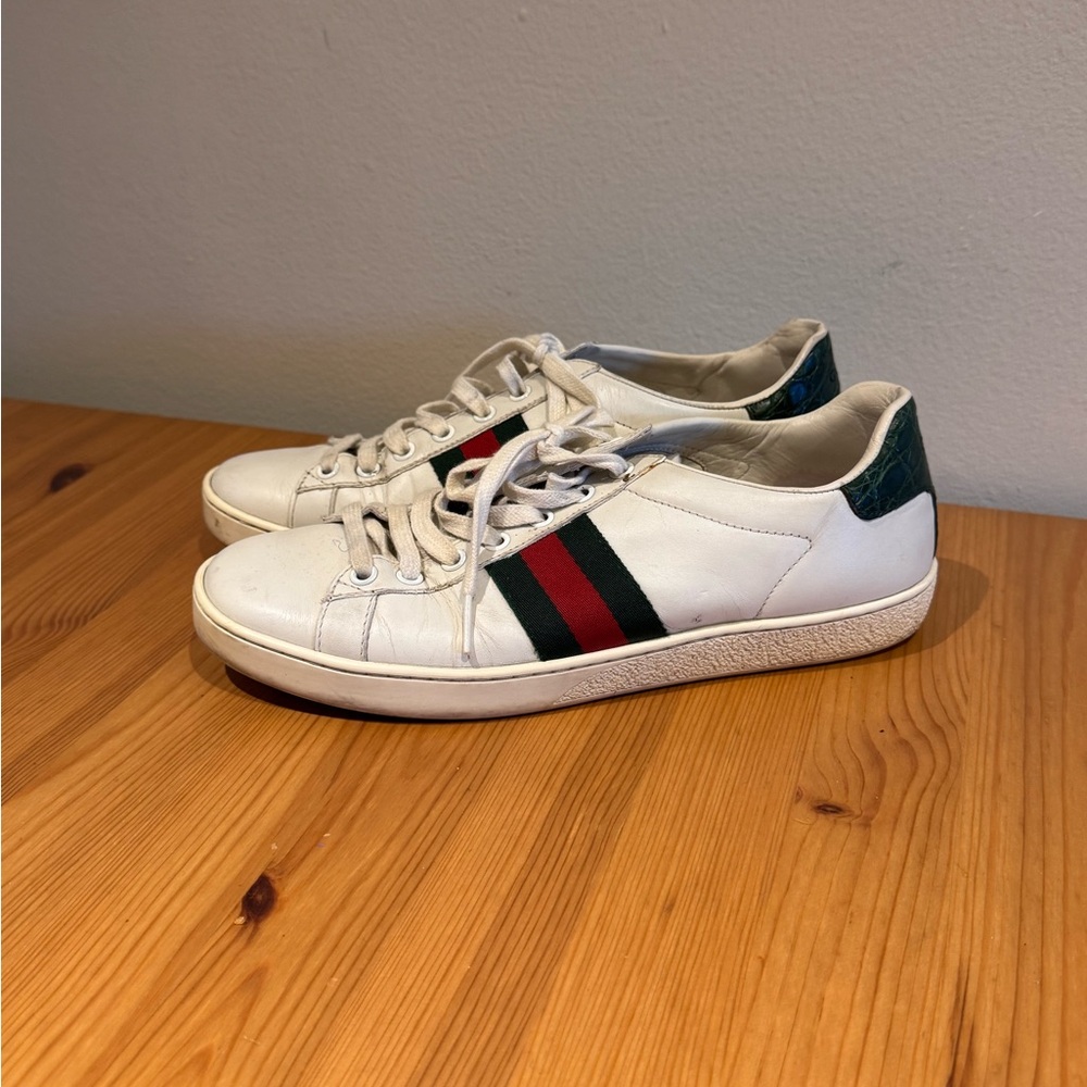 Gucci Beige Sole with Embossed Logo